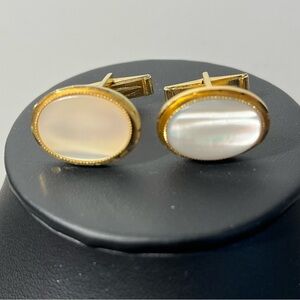 Vintage Gold and Pearl Cufflinks. Oval. Classic. Classy.